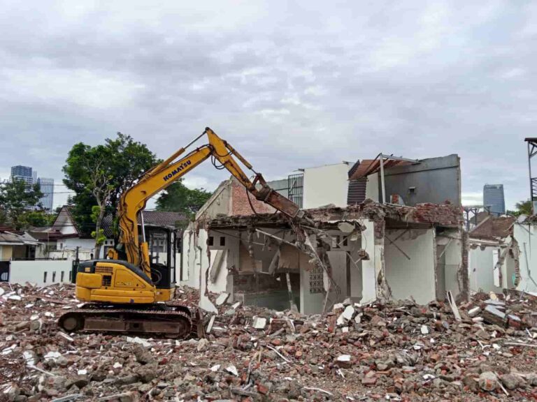 proses bongkar gedung