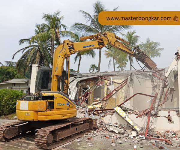 excavator sedang bongkar gedung