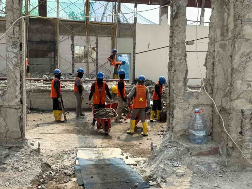 progress pembongkaran gedung
