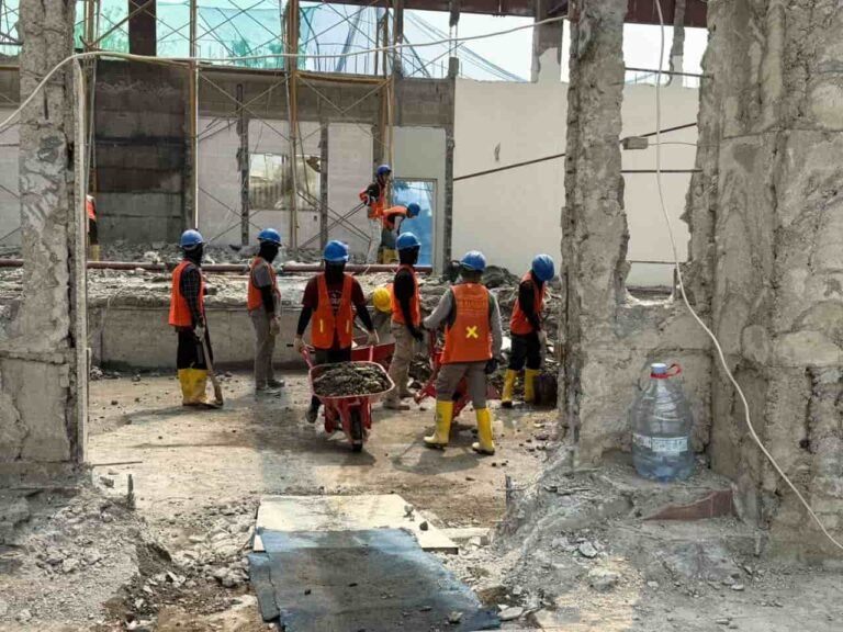 progress pembongkaran gedung